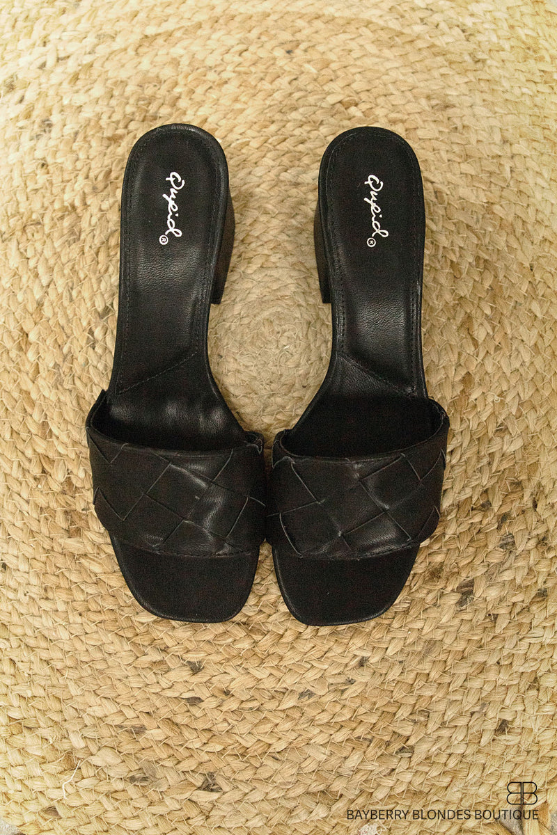 Woven Square Toe Heel-Black