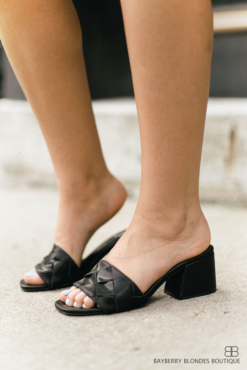 Woven Square Toe Heel-Black